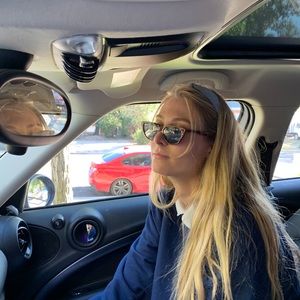 Meet your Posher, Abby